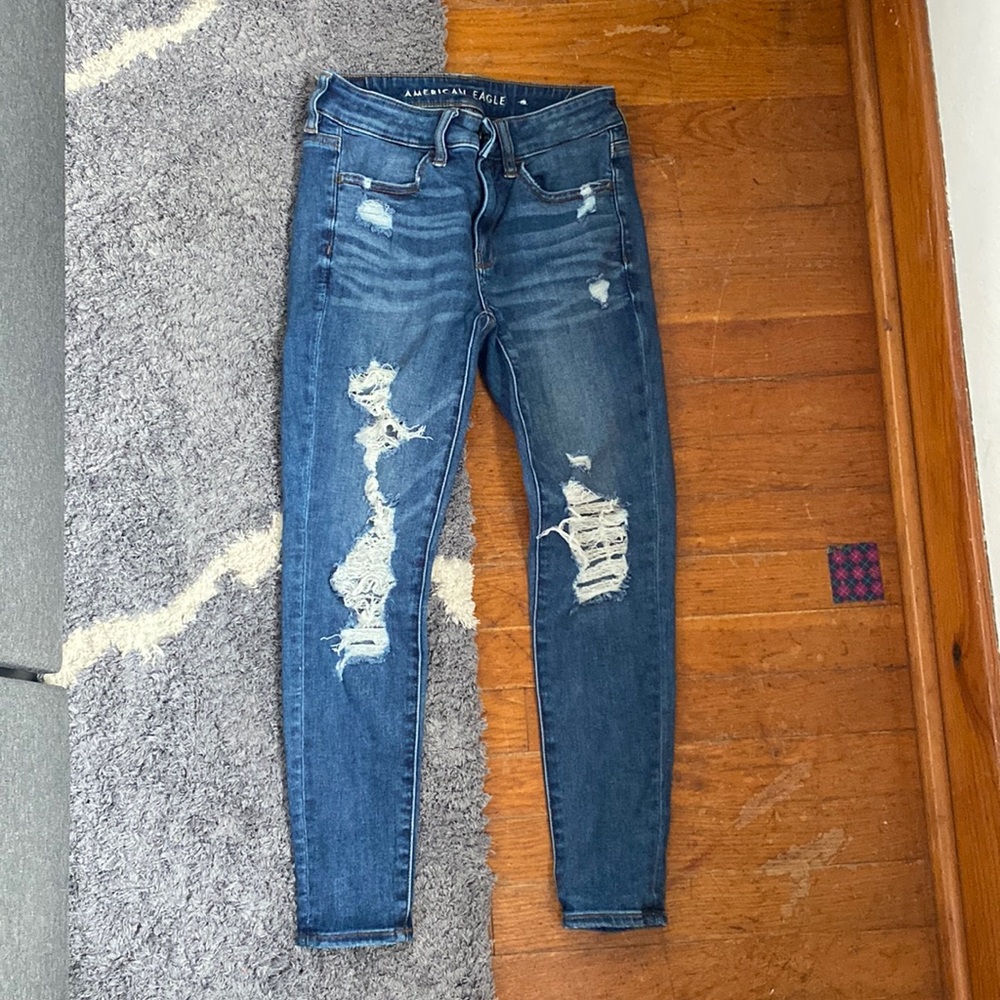 Ankle ripped jeans